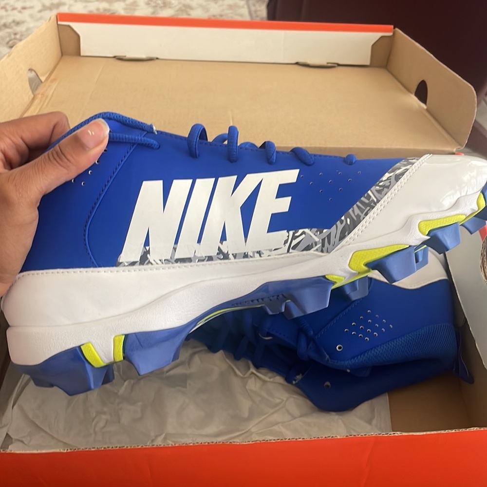 Nike Baseball Shoes - Picture 2 of 2